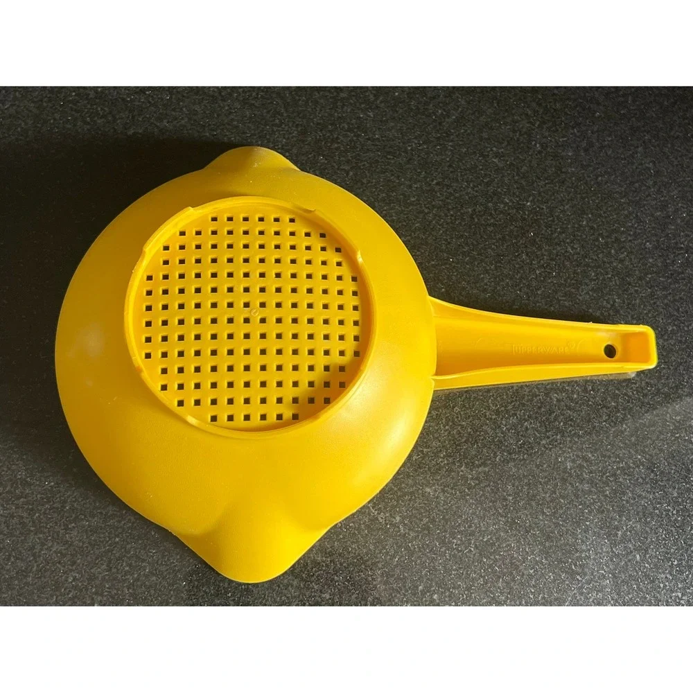 Vintage TUPPERWARE Yellow Colander Strainer #1200-3 One Quart - Picture 2 of 8